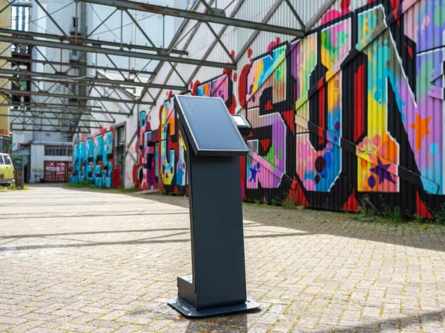 Onesix Kiosk Pro Outdoor Selbstbedienungs-Bestellterminal Vorderansicht