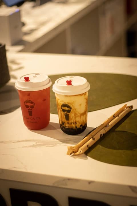 Zwei Bubble-Tea-Bestellungen von The Tea Guys, bestellt über Onesix